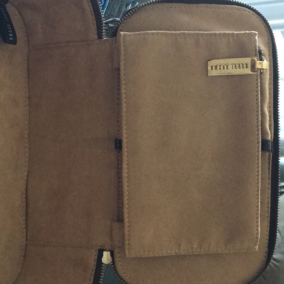 Bobbi Brown Cosmetic Bag in Tortoiseshell with Gold Hardware - Picture 3 of 7